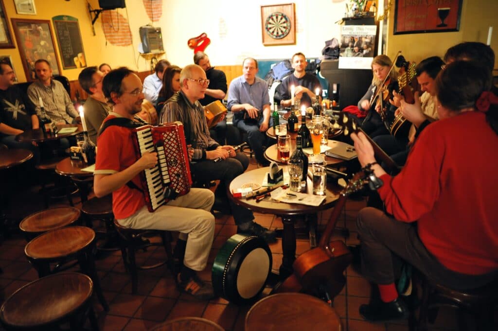 One of the hilarious Irish jokes for kids is about music.