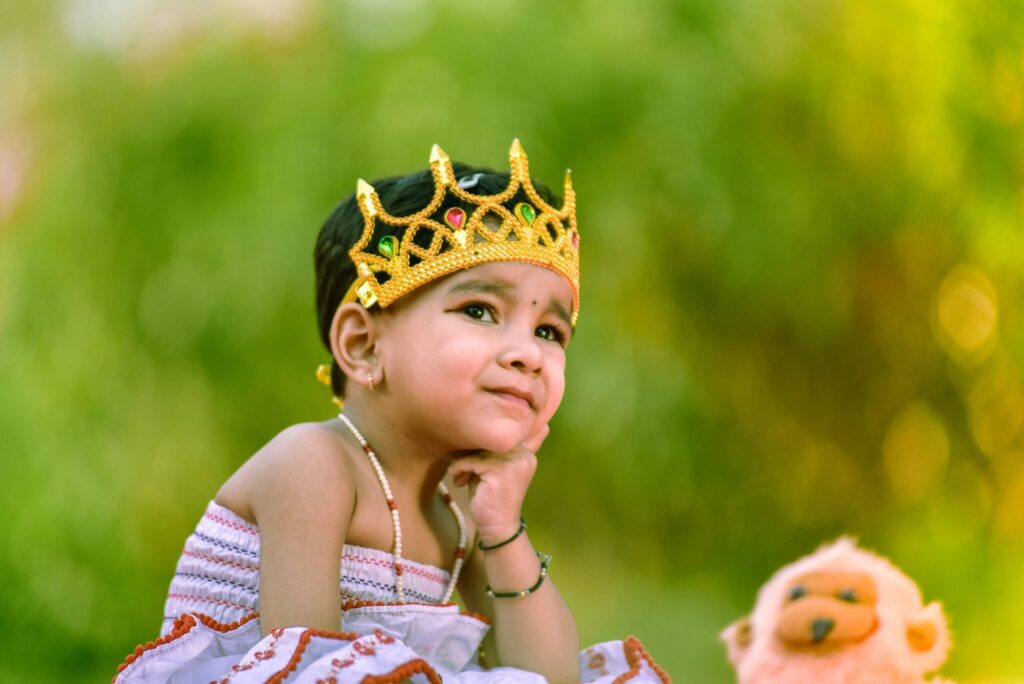 Aoibhinn is a popular name for princesses.